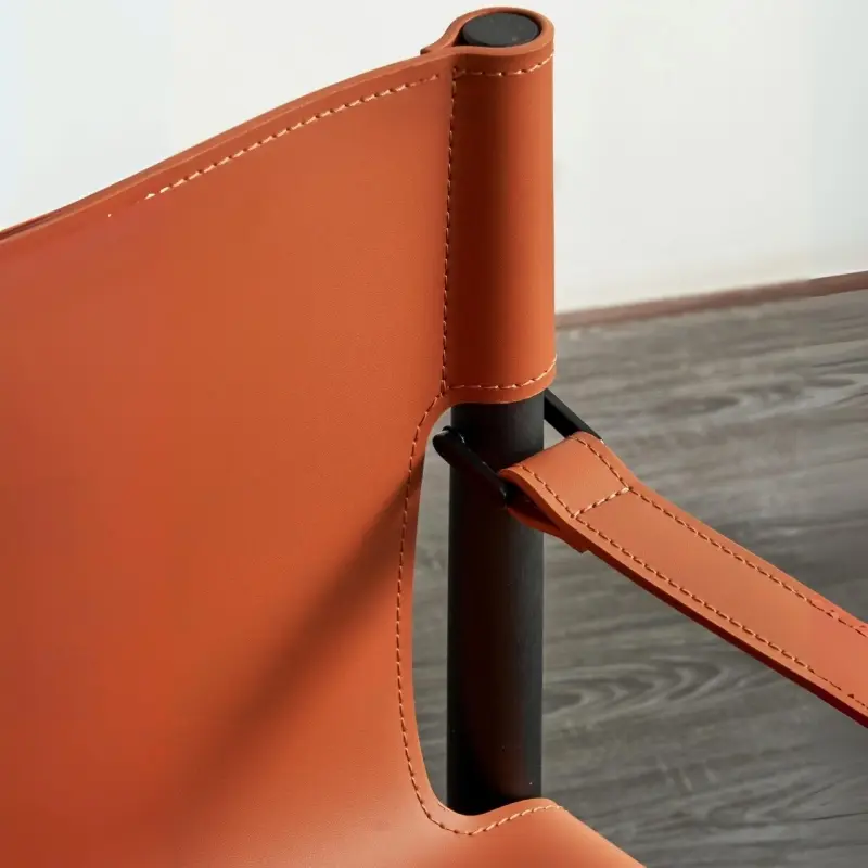 Chi tiết lưng ghế Saddle