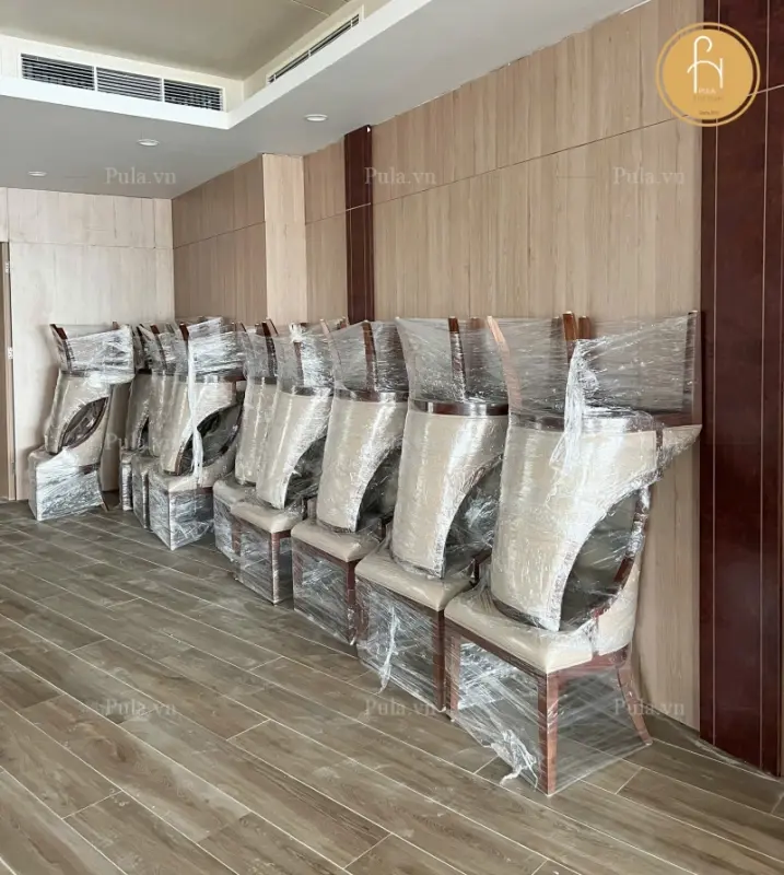 Ghế gỗ bàn giao tại Bộ Công An