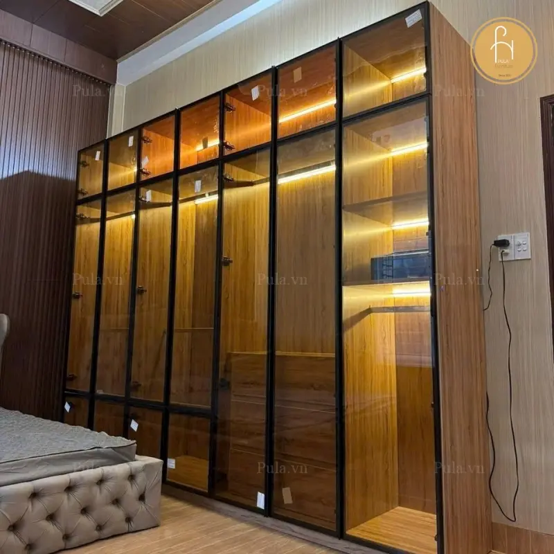 Tủ quần áo cánh kính siêu ấn tượng tại nhà khách ở quận 10 - TP Hồ Chí Minh