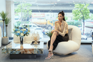 Bộ sofa văng V32 tại showroom