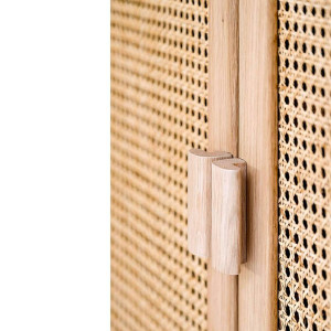 Tăy nắm cửa tủ