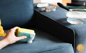 Sử dụng dấm ăn để làm sạch bề mặt vết bẩn