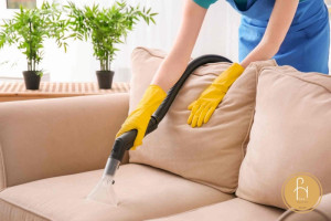 Hướng dẫn vệ sinh sofa màu hồng